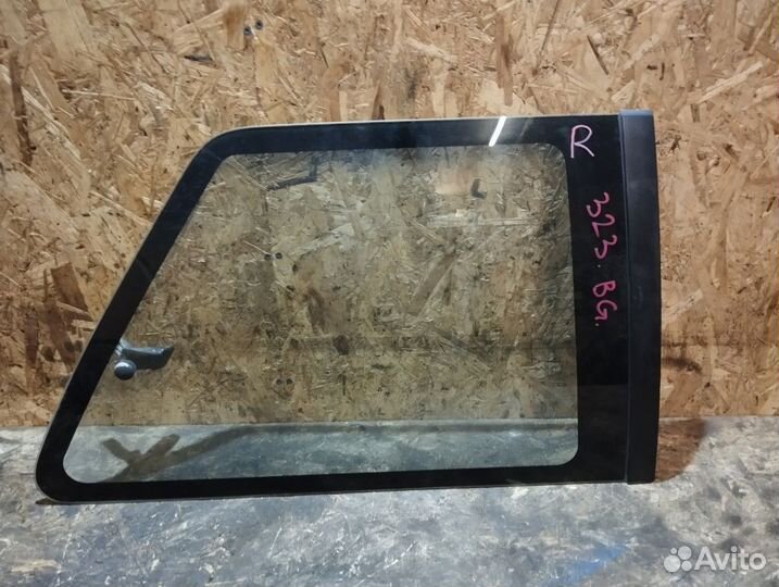 Стекло правого малого бокового окна mazda 323 BG