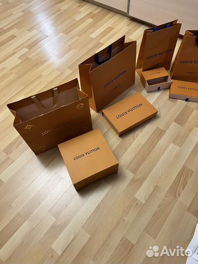 Продам коробки, пакет и пыльник, карточки louis vu
