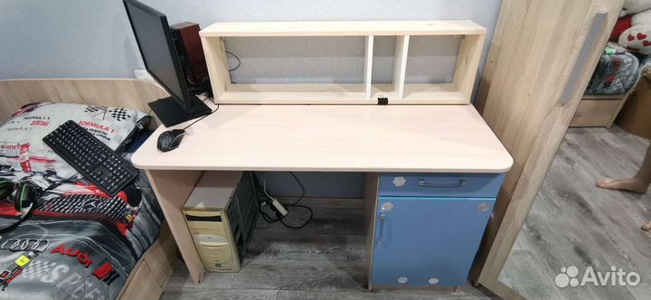 Письменный стол