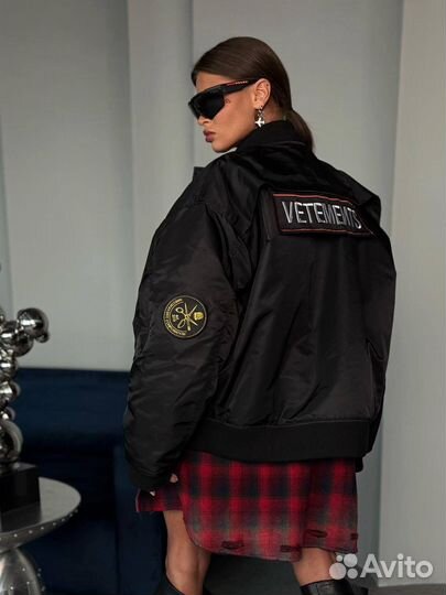 Бомбер vetements