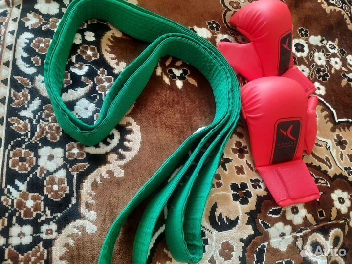 Форма для каратэ, перчатки, пояс