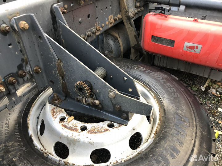 Mercedes Benz Actros кронштейн запаски