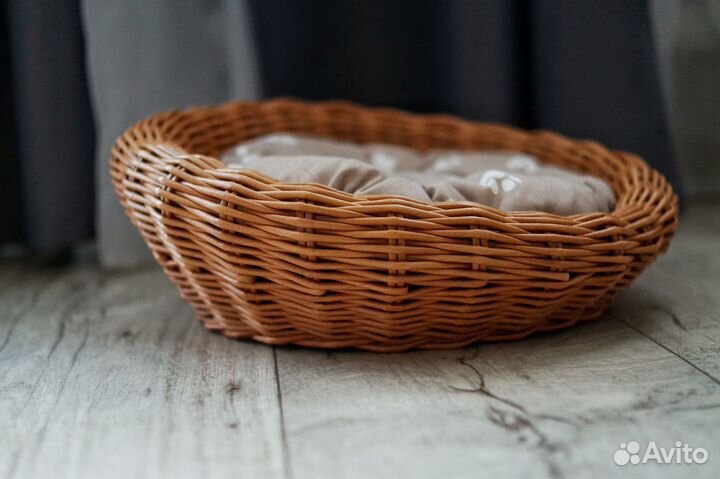 Лежанка для кошки плетеная