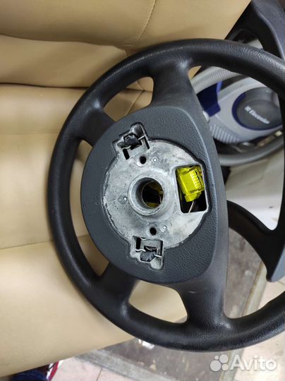 Продам руль с подушкой на Volkswagen Passat