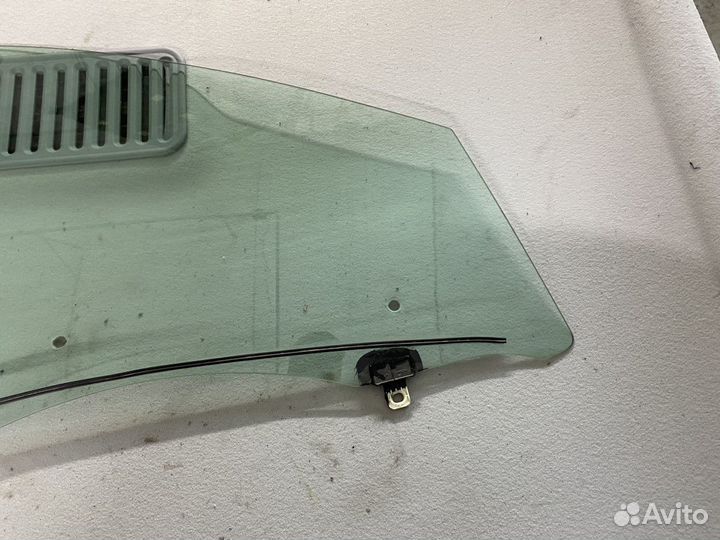 Стекло двери передней правой Renault Fluence I (20