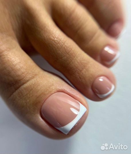 Модель на маникюр, педикюр и наращивание ресниц