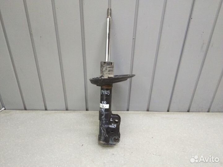 Амортизатор передний левый Toyota Camry V70 2017