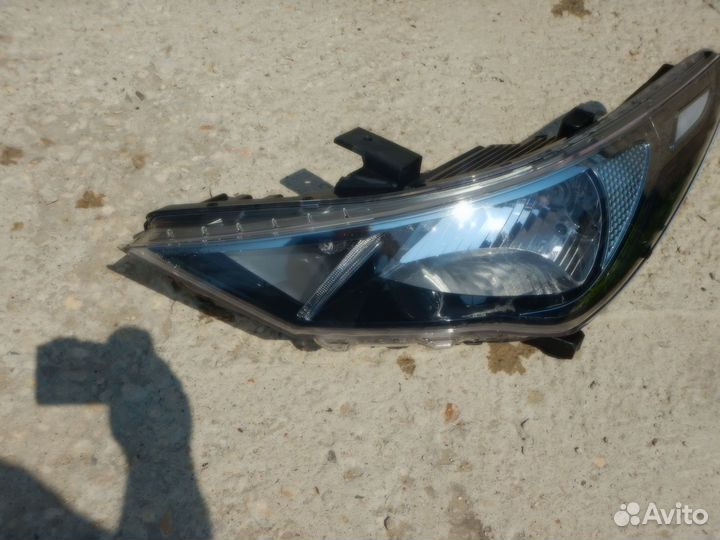 Фара левая Hyundai Solaris 2