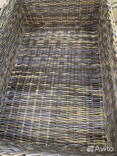 Корзинка плетеная из бумажной лозы