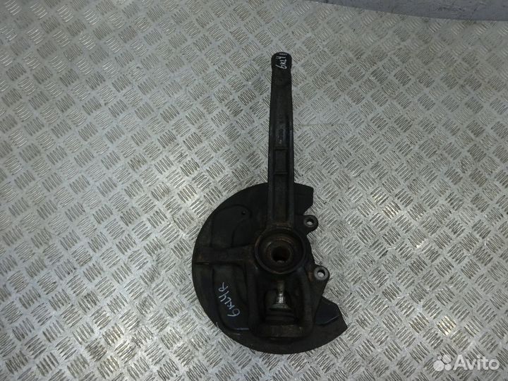 Кулак поворотный передний правый Мерседес 164