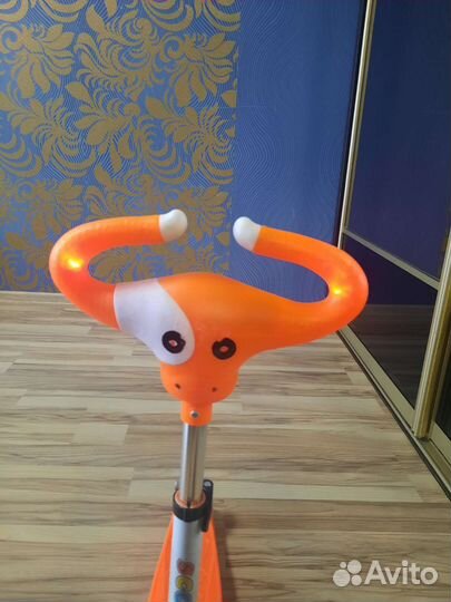 Детский самокат с музыкой и подсветкой