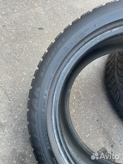 Bridgestone Blizzak Spike-01 225/50 R17 98T