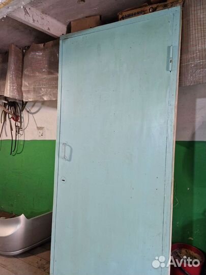 Дверь входная деревянная в отличном состоянии