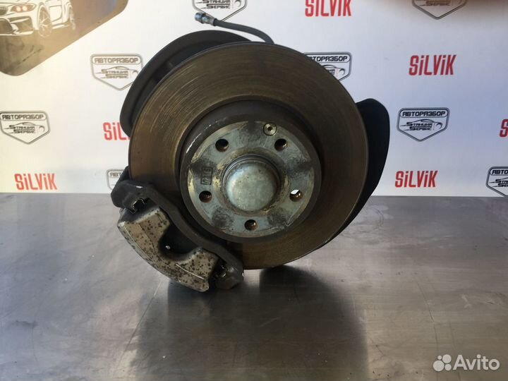 Задний поворотный кулак мерседес w204