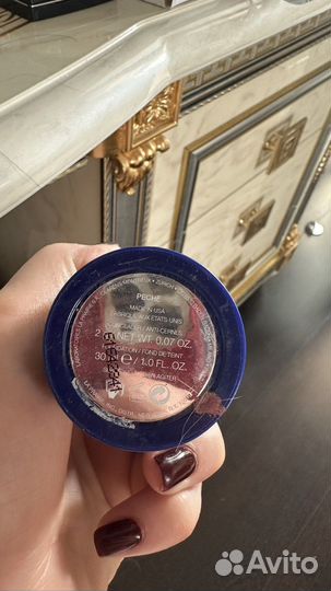 Тональный крем(под верхней крышкой)