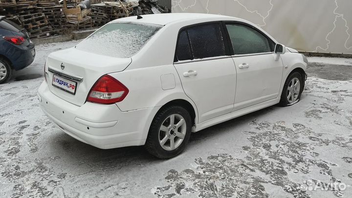 Радиатор кондиционера Nissan Tiida (C11) 92100-ZW40D