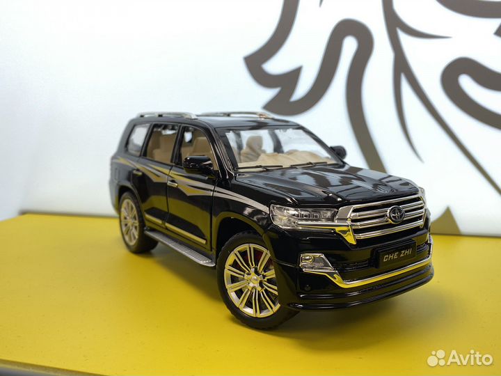 Железная модель Toyota Land Cruiser 200 1:24/Круза
