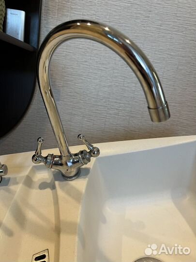 Кухонная мойка Franke с кранами Mark и Geyser