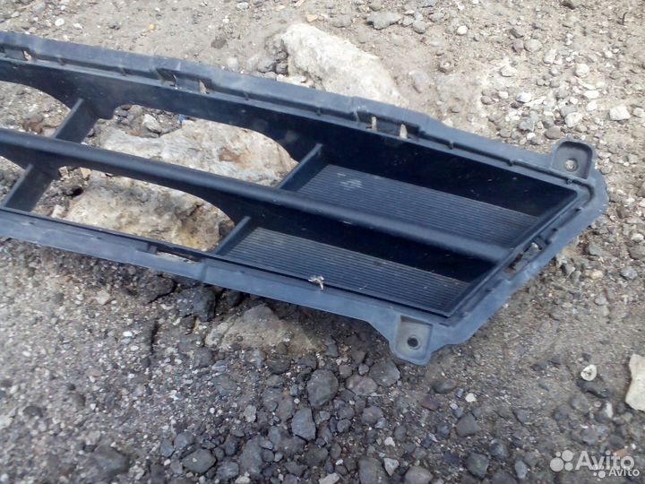 Решетка нижняя в бампер Hyundai Solaris рестайлинг