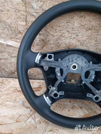 Руль Mitsubishi Pajero 4 черный полиуретан