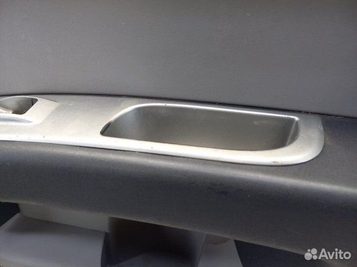 Обшивка двери задней правой Mitsubishi L200 KB 2.5