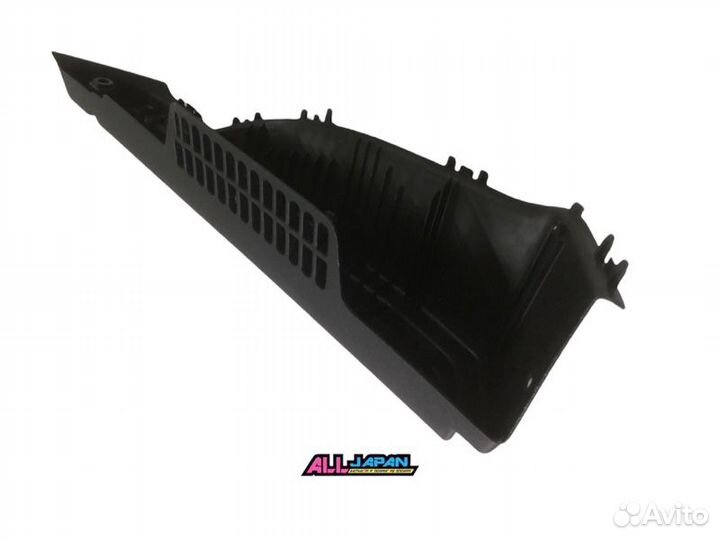 Обшивка багажника правая Mazda 3 Axela BK 2006