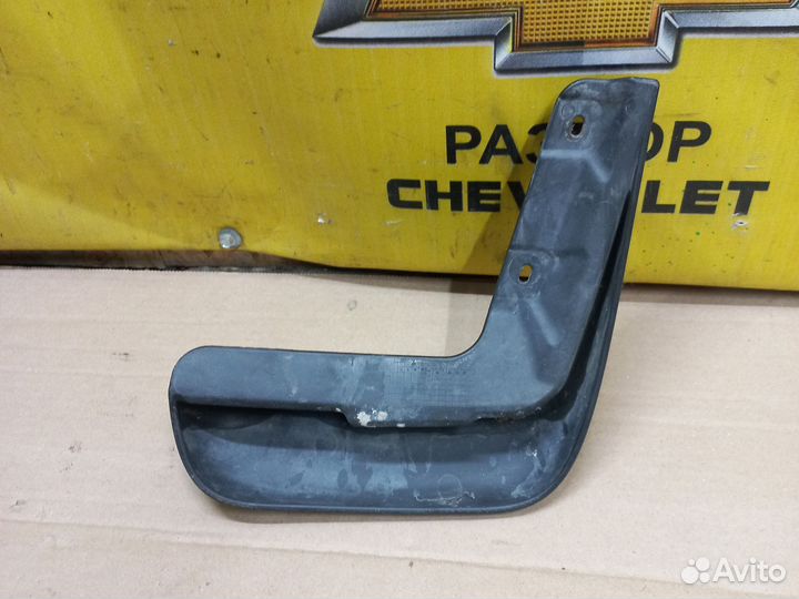 Брызговик задний левый Chevrolet Aveo T300 седан