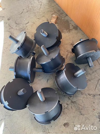 Амортизаторы вальца катка Bomag 06118715