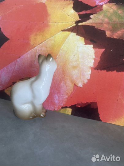 Фарфоровая статуэтка Сиамская кошечка