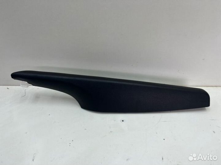 Подлокотник обшивки передний левый Toyota Camry