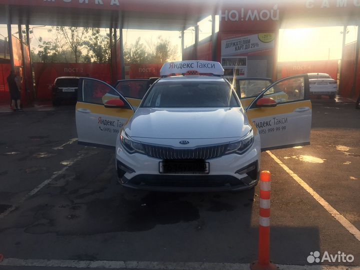 Заказ такси красногорск. Служба такси люкс. Заказ такси красногорск. Поселок красногорский такси. Красногорское такси марий эл.