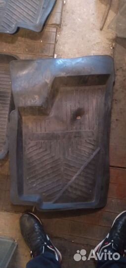 Резиновые коврики на ладу калину