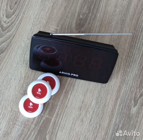 Кнпока вызова официанта и табло отображения вызова