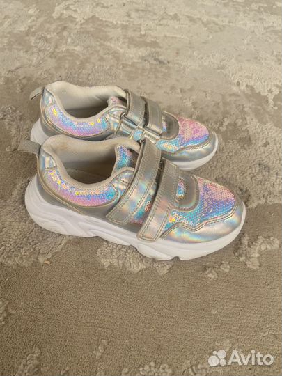 Кроссовки для девочки