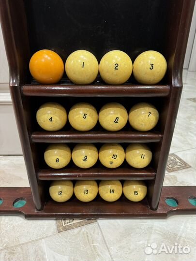 Шары для бильярда, полка