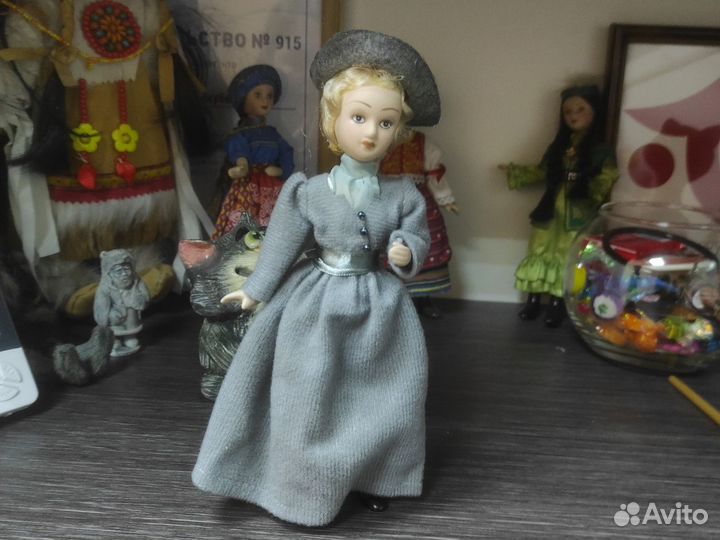 Кукла фарфоровая коллекционная