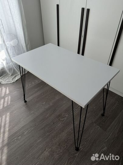 Стол обеденный белый