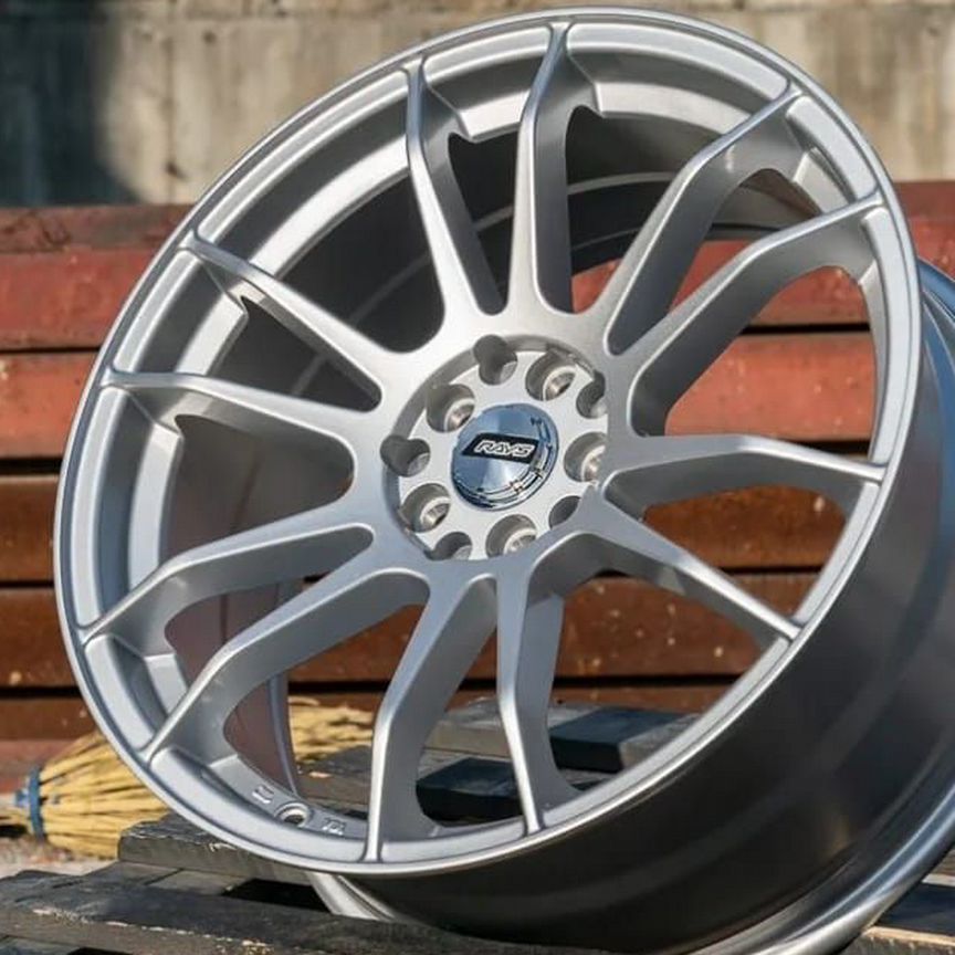 Литые диски RAYS Gram Lights 8×R18 5×100