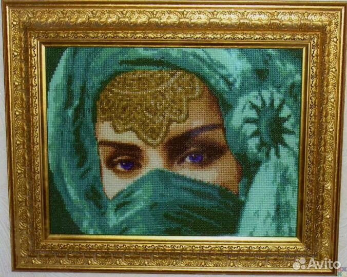Картина взгляд. Вышитая крестом