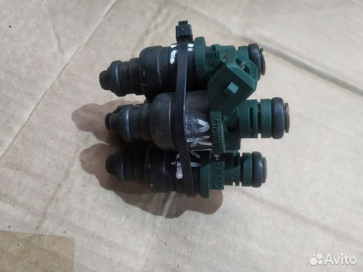 Форсунка топливная VAG 037906031AA AKL1.6