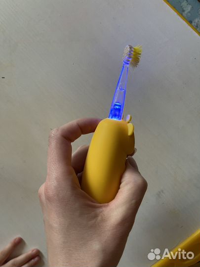 Детская зубная щетка Revyline электрическая