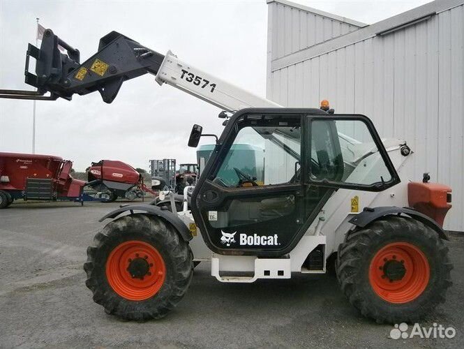 Bobcat T3571 стекло дверное нижнее левое