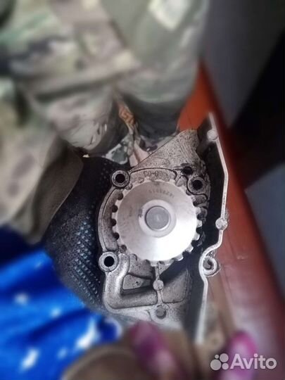 Помпа на Пежо 605