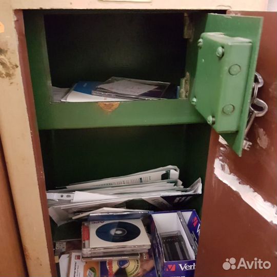 Сейф металлический