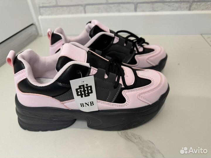 Кроссовки женские 38 размер новые