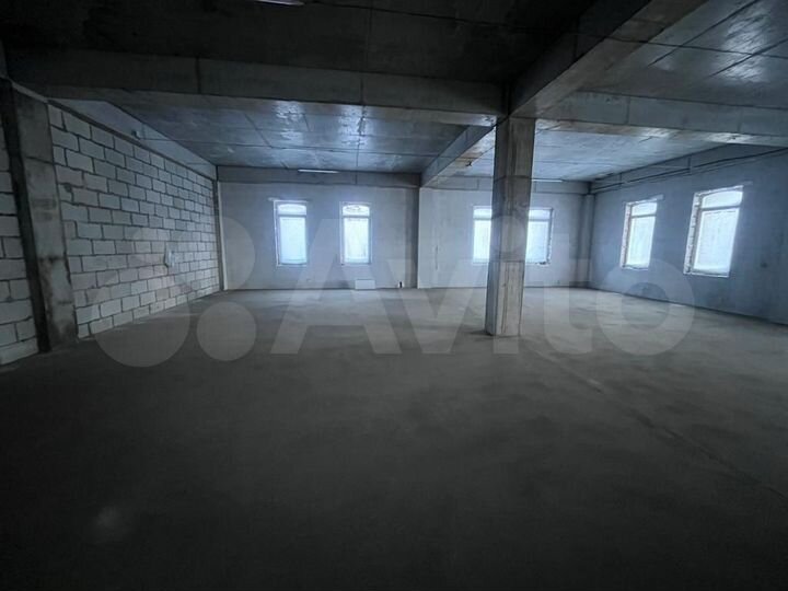 Здание, 2400 м²