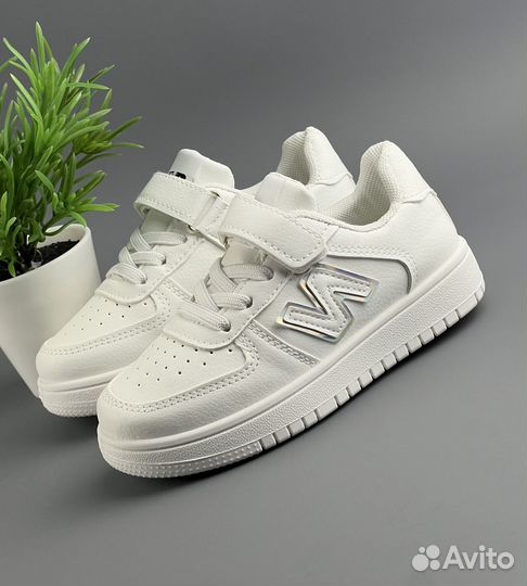 Кроссовки для девочки и мальчиков