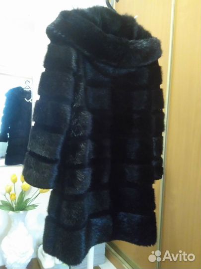 Шуба из нутрии с капюшоном