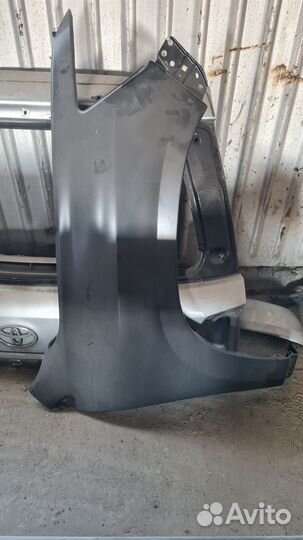 Крыло правое Л.К. 200 с 2016г. Тайвань. Встает хор