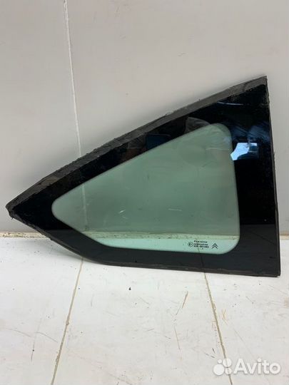 Форточкa задний правый Citroen C4 5DR хэтчбек 2.0I